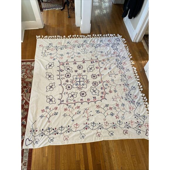 Vtg 50s Traditional Crewel Work Hand Embroidered Floral Tassels Bedspread 81x92 - Picture 8 of 16